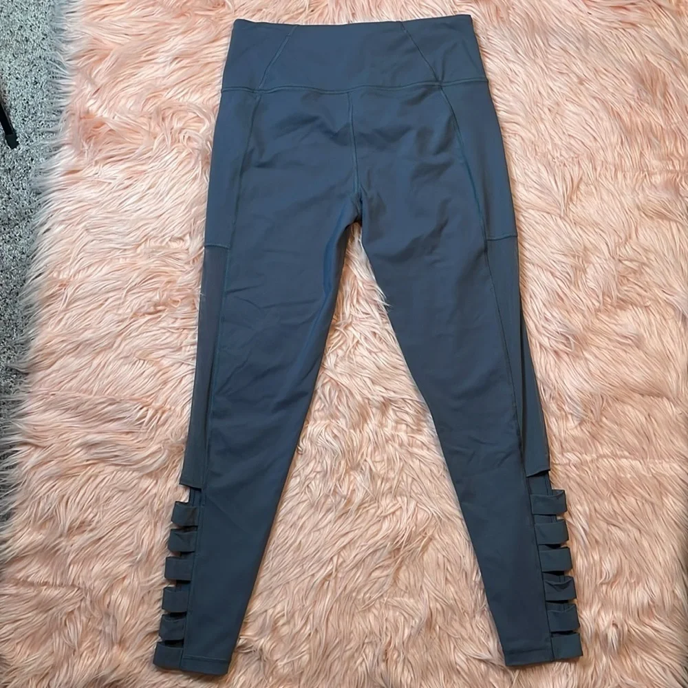 Victoria’s Secret‎ Sport Gray Leggings Size Medium